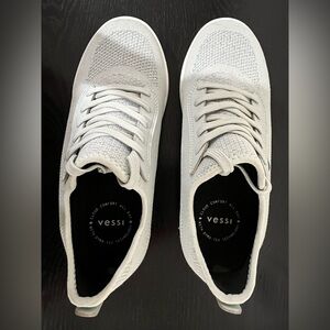 Vessi Women’s Weekend Sneakers Size 10